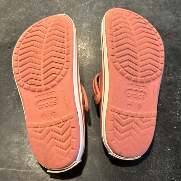 Size 4 to 6 crocs - Picture 5 of 5
